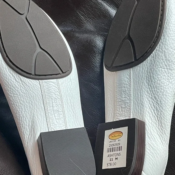 LOAFERS/DRIVING MOCS: Talbots leather loafers/mocs. White - Picture 2 of 5